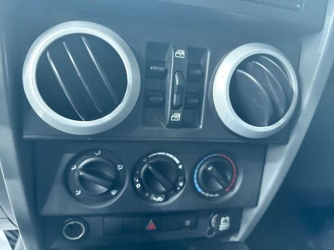 Used 2008 Jeep Wrangler Unlimited Sahara w/ Dual Top Group image 21