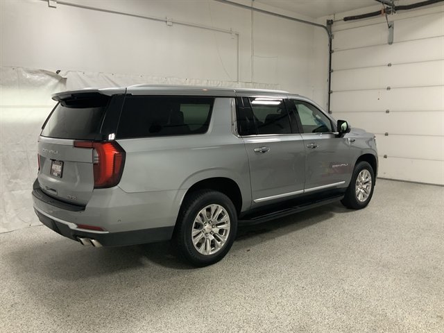 Used 2025 GMC Yukon XL Denali AWD/4WD image 8