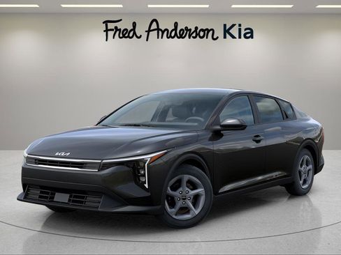 New 2025 Kia K4 LXS image 1