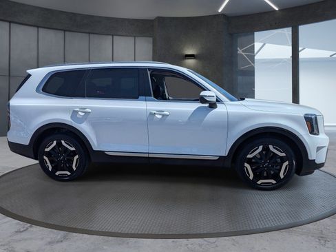 Used 2023 Kia Telluride EX FWD image 7