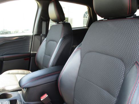 Used 2023 Ford Escape ST-Line w/ Tech Pack #1 AWD/4WD image 38