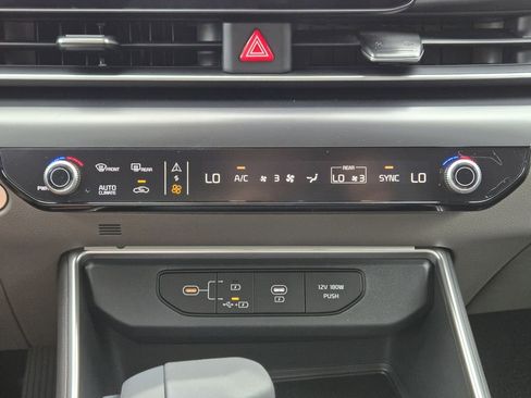 New 2026 Kia Carnival FWD image 16