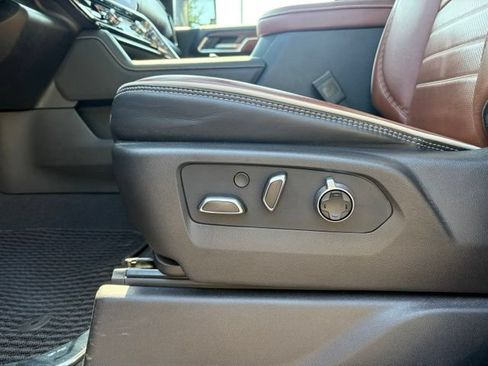 Used 2024 GMC Sierra 3500 Denali Ultimate AWD/4WD image 30