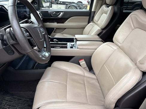 Certified 2022 Lincoln Navigator Reserve AWD/4WD image 11