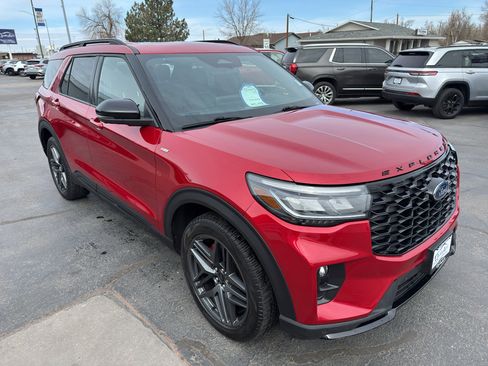 Used 2025 Ford Explorer ST-Line w/ Premium Package image 4