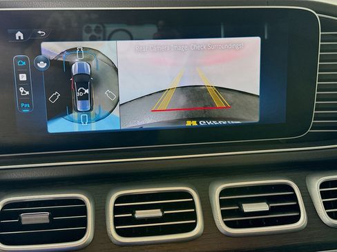 Used 2025 Mercedes-Benz GLS 450 4MATIC image 19