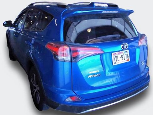 Used 2016 Toyota RAV4 XLE AWD/4WD image 4