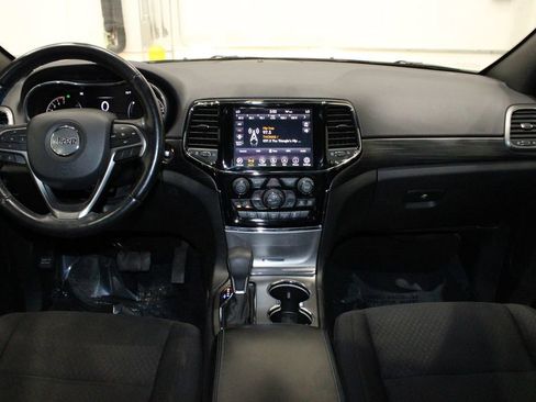 Used 2019 Jeep Grand Cherokee Laredo image 32