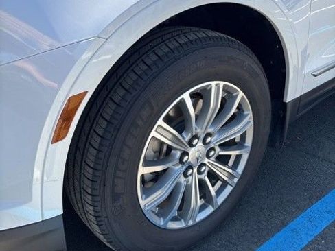 Used 2017 Cadillac XT5 Luxury w/ Driver Awareness Package image 5