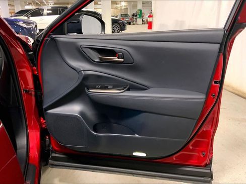 Used 2025 Toyota Crown Signia w/ Advanced Technology Package image 22