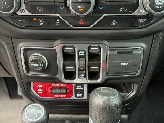 Used 2023 Jeep Gladiator Rubicon AWD/4WD image 18