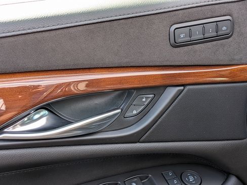 Used 2019 Cadillac Escalade Luxury image 15