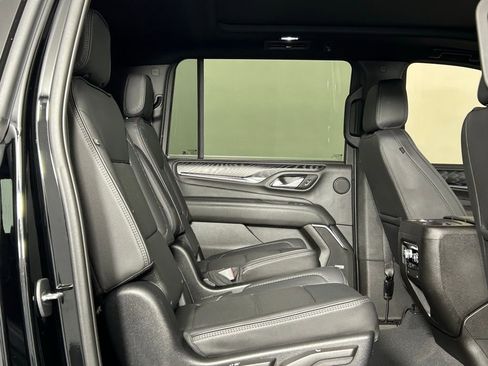 Used 2022 GMC Yukon XL Denali AWD/4WD image 13