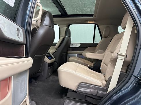 Used 2022 Lincoln Navigator Reserve image 21