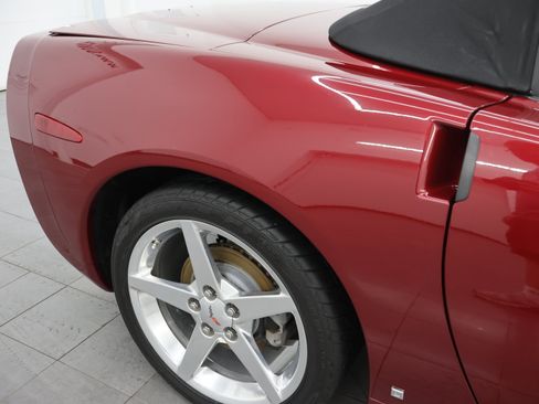 Used 2006 Chevrolet Corvette Convertible w/ Preferred Equipment Group RWD image 19