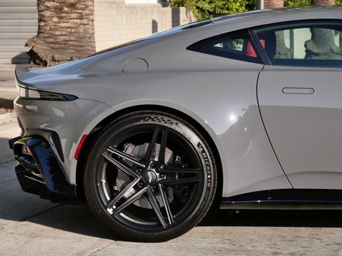 Used 2025 Aston Martin V8 Vantage Coupe RWD image 14