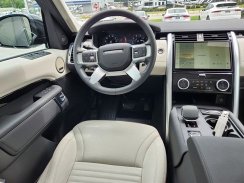 Certified 2024 Land Rover Discovery S image 13