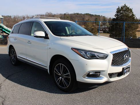 Used 2017 INFINITI QX60 Luxe w/ Deluxe Technology Package image 2