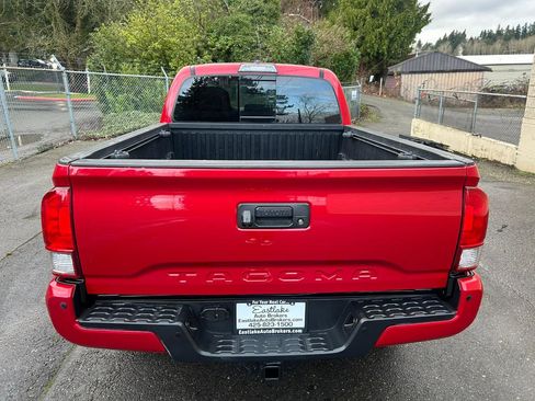 Used 2017 Toyota Tacoma TRD Sport w/ Premium & Technology Package image 6