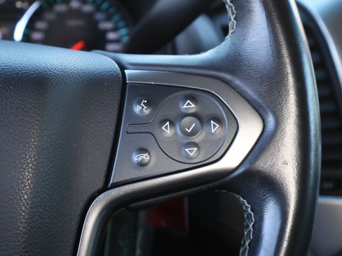 Used 2015 Chevrolet Suburban LT image 16