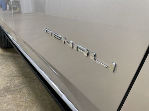 Used 2021 GMC Yukon XL Denali w/ Denali Ultimate Package AWD/4WD image 31