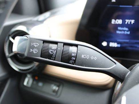 Used 2025 Chevrolet Equinox ACTIV w/ Safety and Technology Package image 40