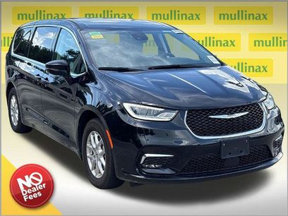 Used 2024 Chrysler Pacifica Touring-L