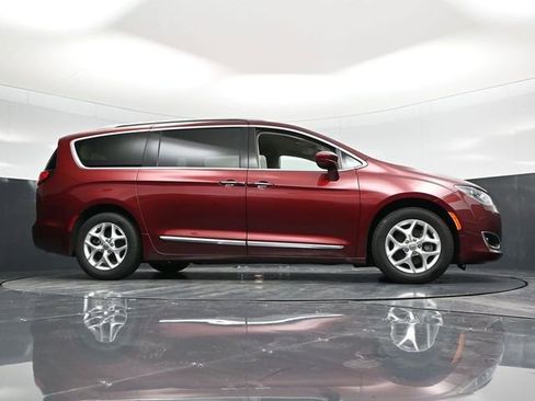 Used 2020 Chrysler Pacifica Touring-L w/ Tire & Wheel Group image 61