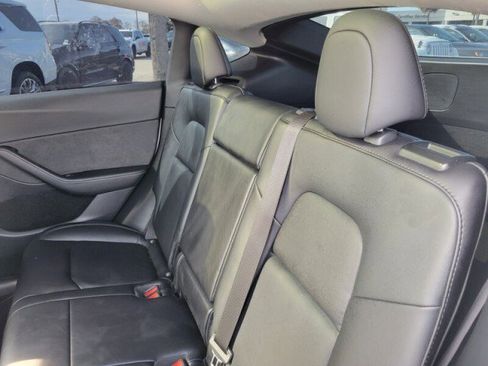 Used 2022 Tesla Model Y Performance image 23