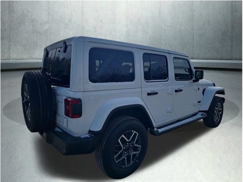 New 2026 Jeep Wrangler Unlimited Sahara AWD/4WD image 7