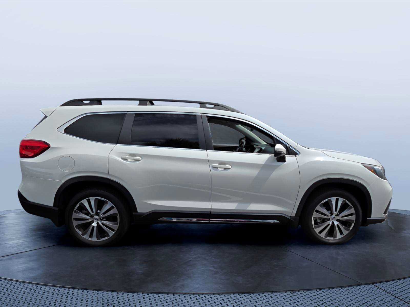 Used 2022 Subaru Ascent Limited w/ Technology Package AWD/4WD image 2