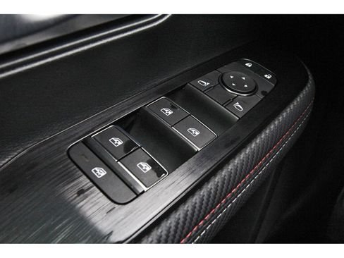 Certified 2025 Nissan Kicks SR image 22