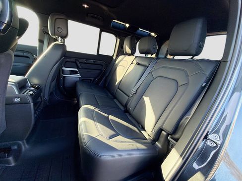 Used 2024 Land Rover Defender 110 S image 21