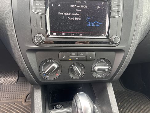 Used 2018 Volkswagen Jetta SE FWD image 25