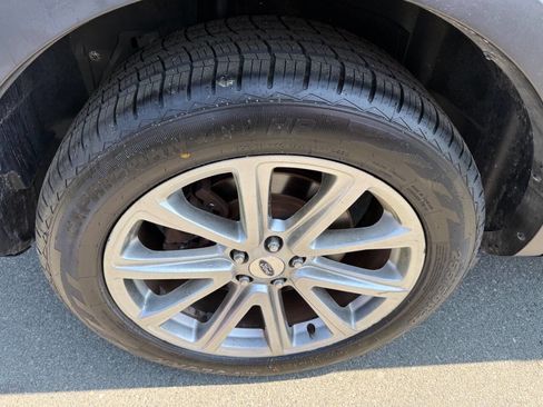 Used 2017 Ford Explorer Limited image 24