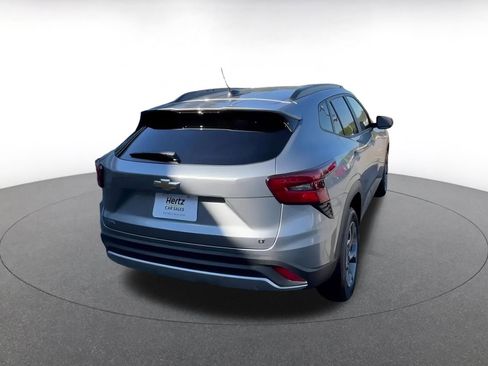 Used 2025 Chevrolet Trax LT image 12