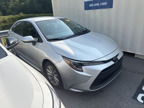 Used 2023 Toyota Corolla LE w/ LE Convenience Package FWD image 39