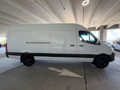 Used 2025 Mercedes-Benz Sprinter 2500 image 7