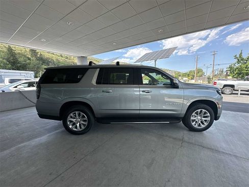 New 2025 Chevrolet Suburban Premier image 9