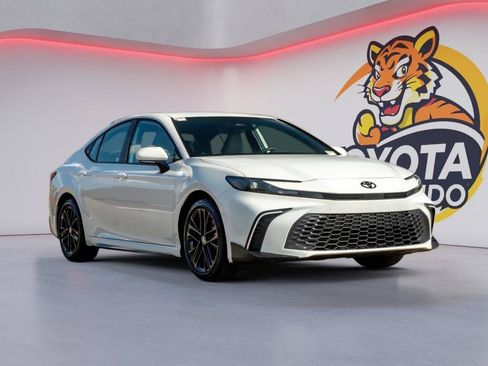 Certified 2026 Toyota Camry SE FWD image 3