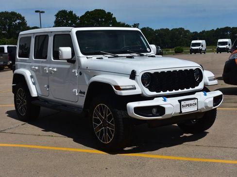 Used 2024 Jeep Wrangler High Altitude AWD/4WD image 3