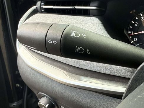 Used 2023 Jeep Compass Latitude image 27