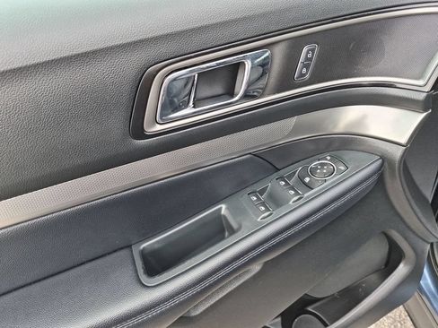 Used 2018 Ford Explorer XLT FWD image 14