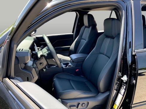 Used 2025 Toyota 4Runner Limited AWD/4WD image 8