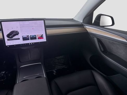 Used 2023 Tesla Model Y Long Range AWD/4WD image 23