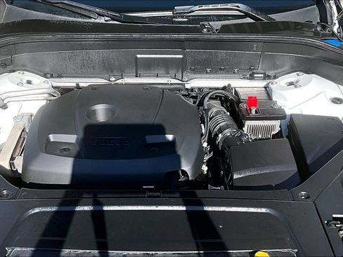 Used 2019 Volvo XC90 T6 Momentum w/ Protection Package Premier image 13