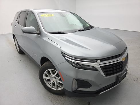 Used 2023 Chevrolet Equinox LT w/ Driver Convenience Package AWD/4WD image 4