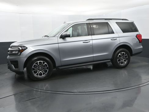 Used 2024 Ford Expedition XLT image 2