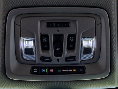 Used 2023 GMC Sierra 2500 Denali w/ Denali Black Diamond Edition image 26