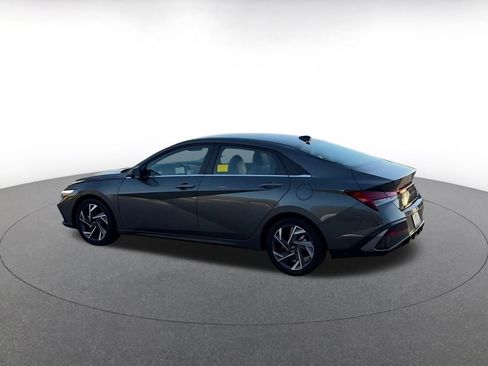 Used 2025 Hyundai Elantra Limited image 10